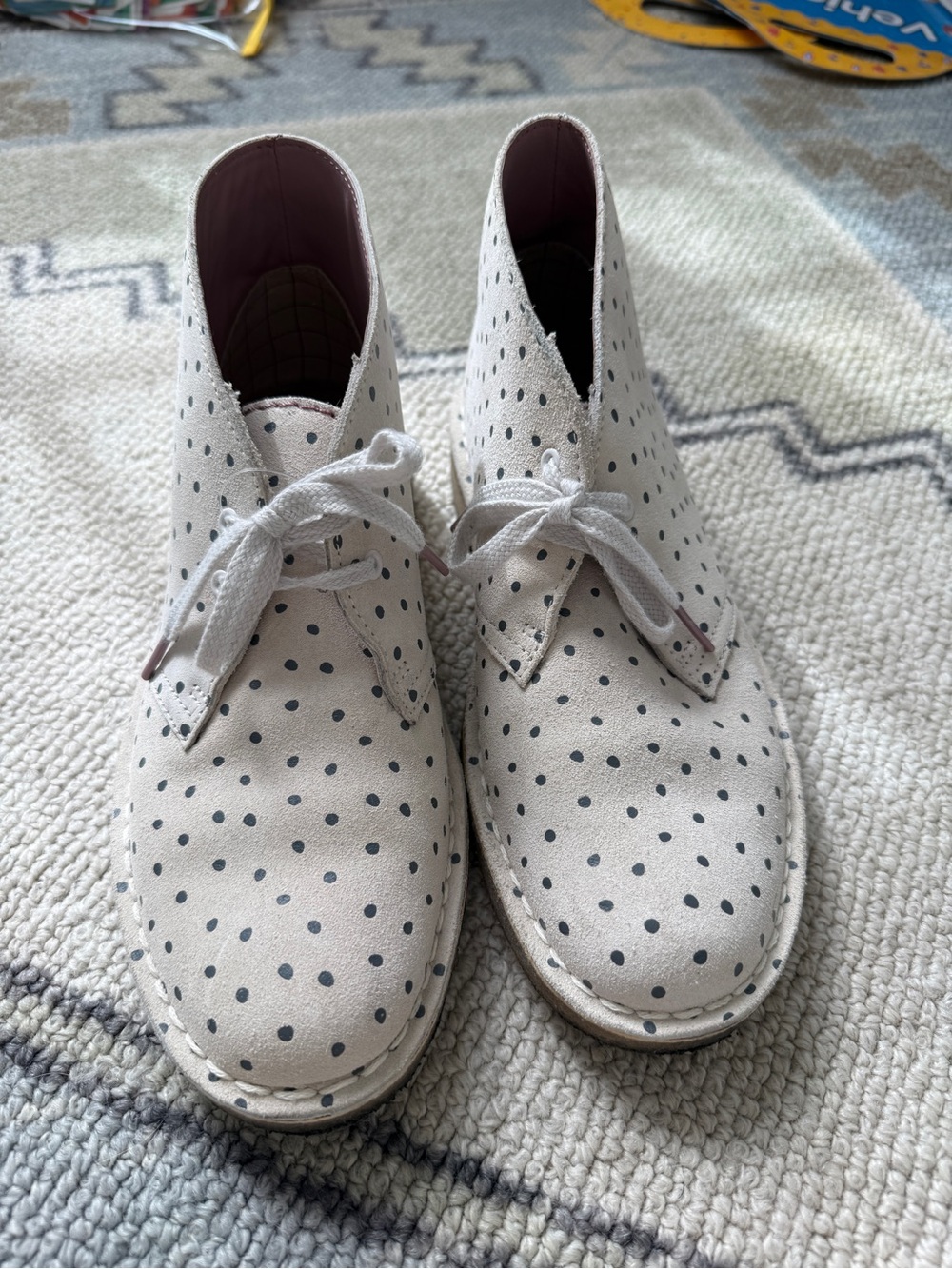 Clarks Originals women’s Desert Boots Women’s Cream Leather grey polka dot 8